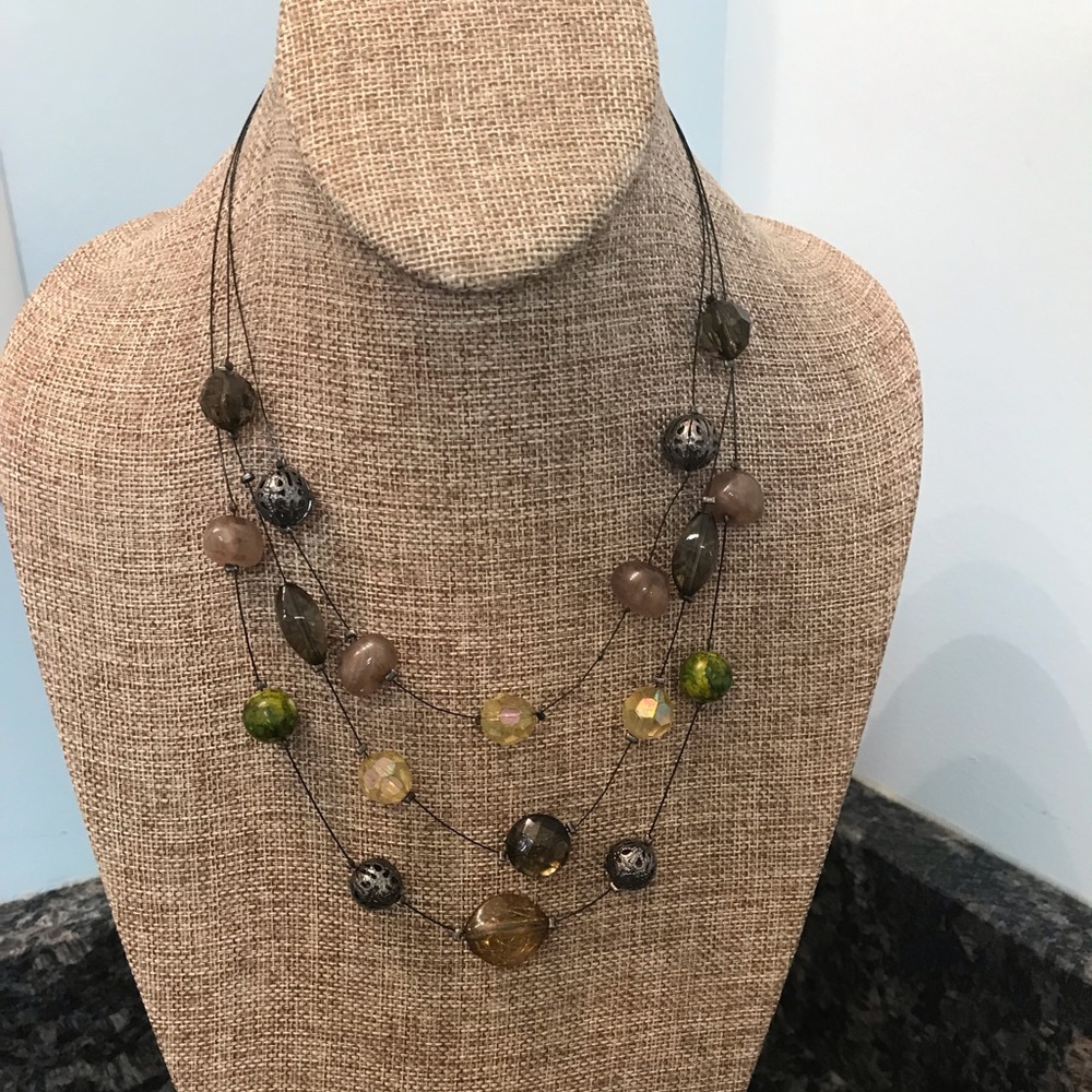 (SOLD)3  Strand lucite necklace